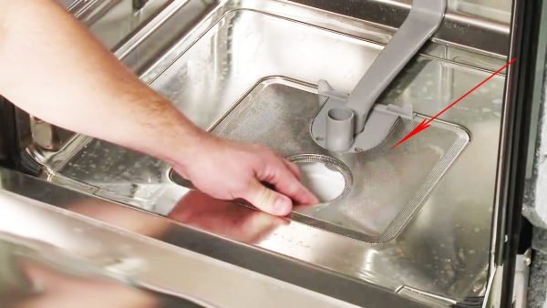Remove the drain filter grid Bosch dishwasher